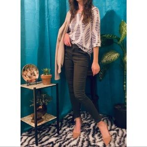 Posh & Pristine 💅💄
White & Navy Stiped 3/4 Sleeve Blouse